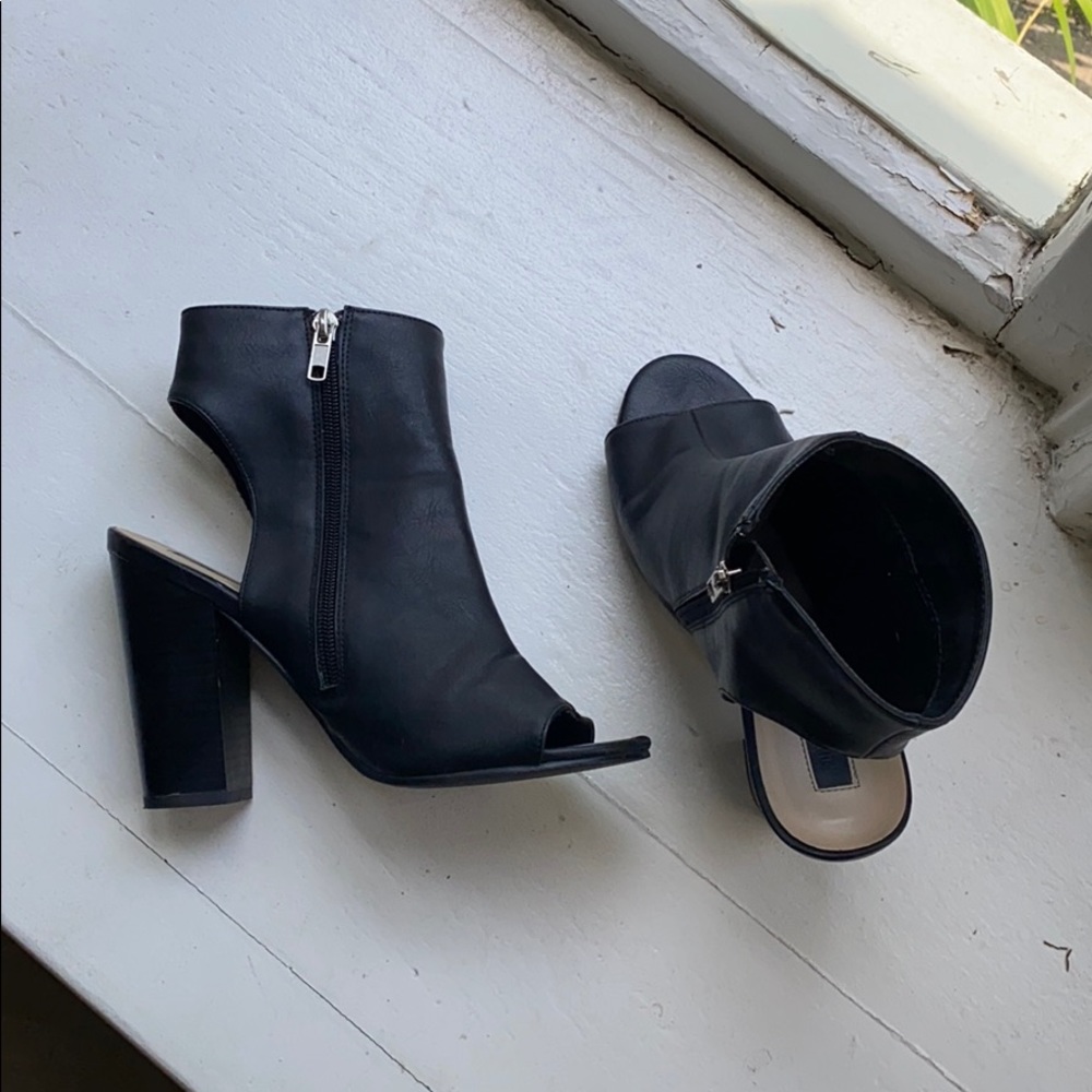 Forever 21 black booties